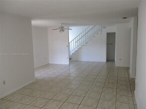 10832 SW 72nd St in Miami, FL - Building Photo - Building Photo