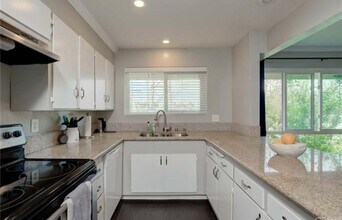 3220 Merrill Dr, Unit 22 in Torrance, CA - Foto de edificio - Building Photo