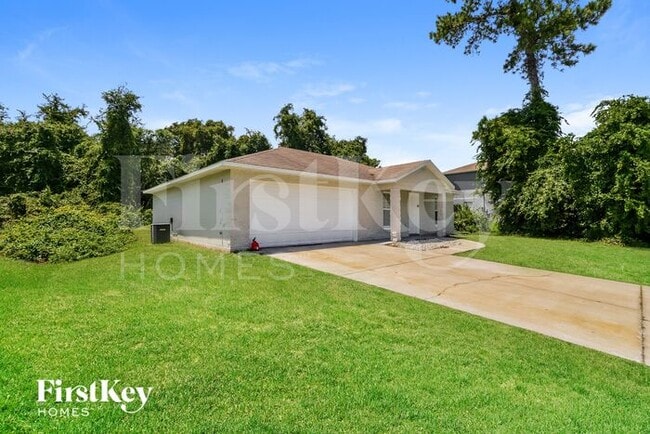 2657 Bentley Dr in Deltona, FL - Building Photo - Building Photo