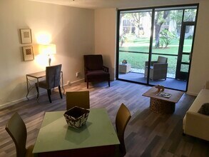 5250 Las Verdes Cir-Unit -102 in Delray Beach, FL - Building Photo - Building Photo