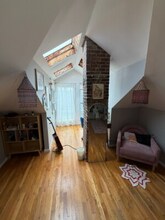 121 Hillside St, Unit 3 in Boston, MA - Foto de edificio - Building Photo