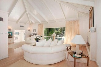 241 Knollwood Dr in Key Biscayne, FL - Building Photo - Building Photo