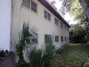 2421 Granada Ave in Vero Beach, FL - Foto de edificio - Building Photo