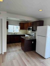 470 S Hamel Rd, Unit A317 in Los Angeles, CA - Building Photo - Building Photo