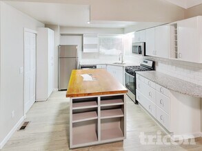 1581 SW Woodland Terrace, Unit 1100 Cherry Street C - 25 in Lake Oswego, OR - Building Photo - Building Photo