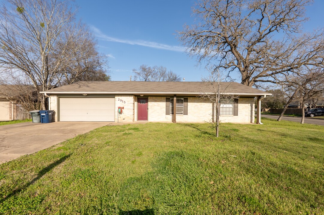 2915 Jennifer Dr in College Station, TX - Building Photo