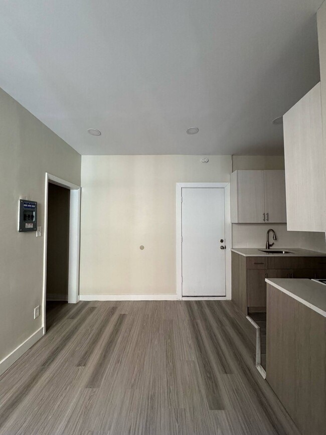 88 Pulaski St, Unit 7 in Newark, NJ - Building Photo - Building Photo