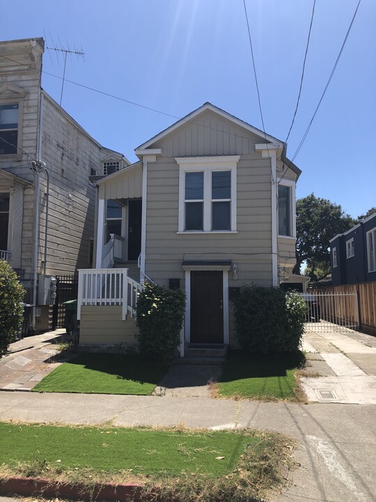 1520 Santa Clara Ave in Alameda, CA - Building Photo