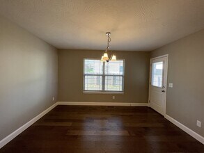 1655 N Eagle Valley Ln in Nixa, MO - Building Photo - Building Photo