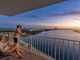 500 Bayview Dr in Sunny Isles Beach, FL - Building Photo
