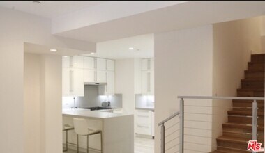 947 4th St, Unit #D in Santa Monica, CA - Foto de edificio - Building Photo