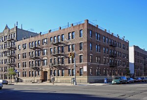 166 Rockaway Pky in Brooklyn, NY - Building Photo