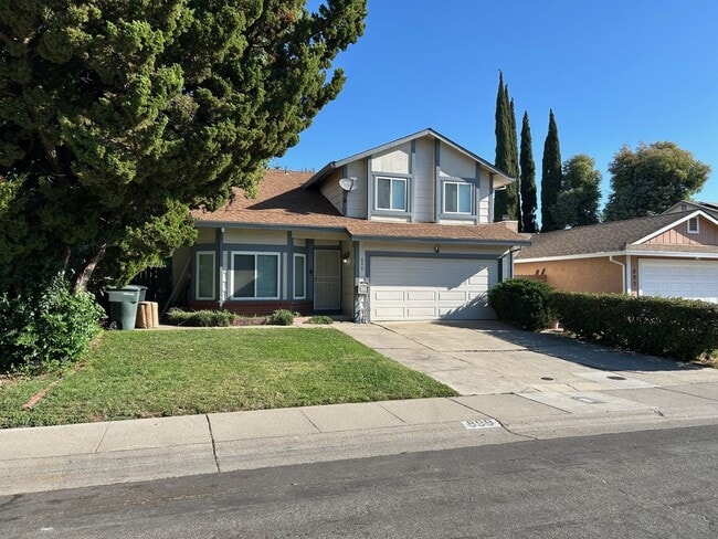 899 Maplegrove Way in Sacramento, CA - Building Photo - Building Photo