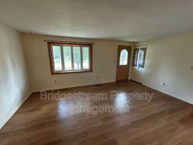 7281 Klyemore Dr in Huber Heights, OH - Building Photo - Building Photo