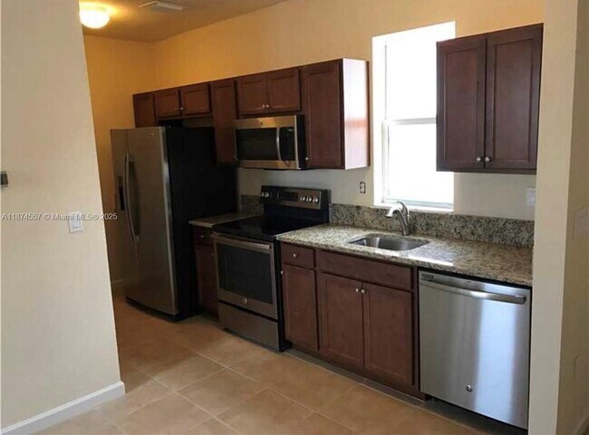 9401 SW 171st Ave in Miami, FL - Building Photo - Building Photo