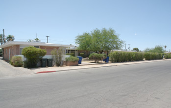 3316-3342 E 1st St in Tucson, AZ - Foto de edificio - Building Photo