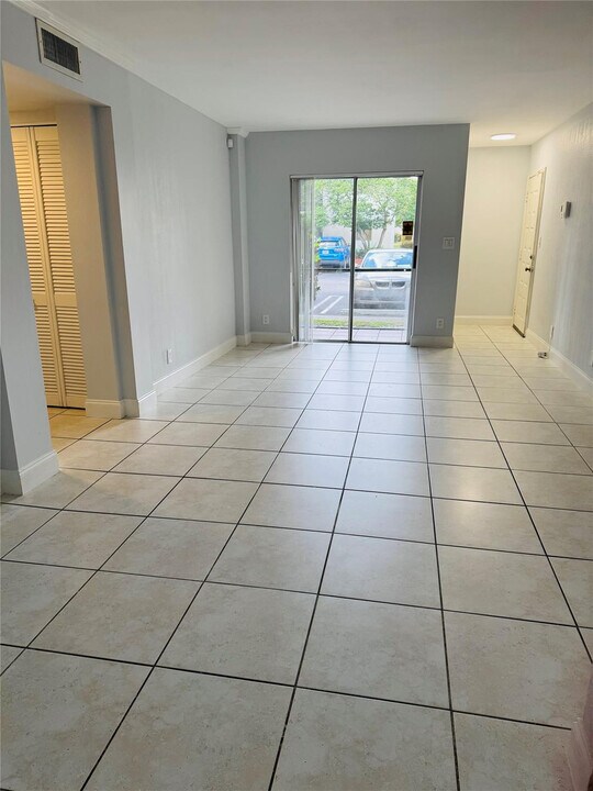 313 Gardens Dr in Pompano Beach, FL - Building Photo