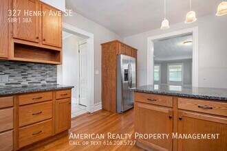 327 Henry Ave SE in Grand Rapids, MI - Building Photo - Building Photo