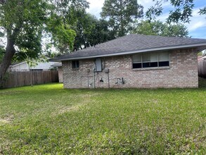 13611 Fernhill Dr in Sugar Land, TX - Building Photo - Building Photo