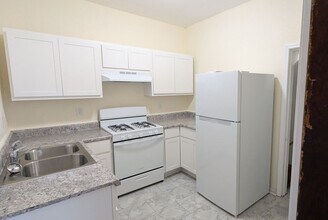 457 W Southern Ave in Muskegon, MI - Building Photo - Building Photo