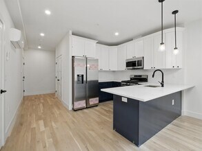 633 Newark Ave in Jersey City, NJ - Building Photo - Building Photo