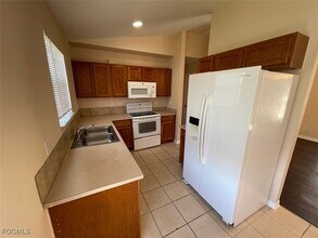 3308 42nd St SW in Lehigh Acres, FL - Building Photo - Building Photo