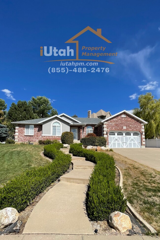 property at 2760 Indian Hills Ln