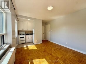 2770 Yonge St in Toronto, ON - Building Photo - Building Photo
