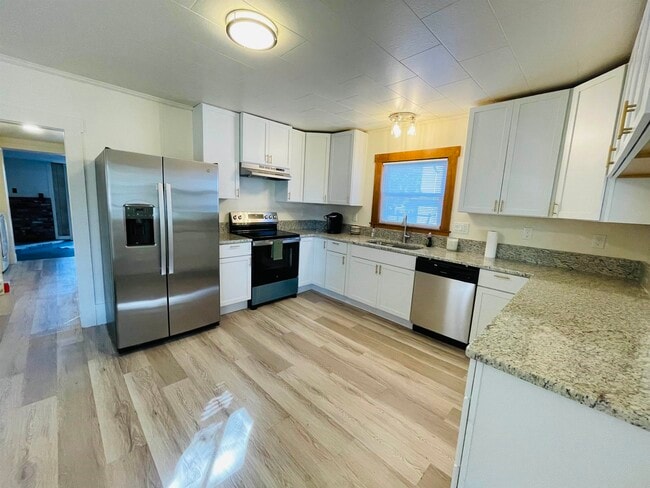 17 Arch St in Laconia, NH - Building Photo - Building Photo