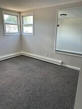 27 Willoughby Pl in West Islip, NY - Building Photo - Building Photo