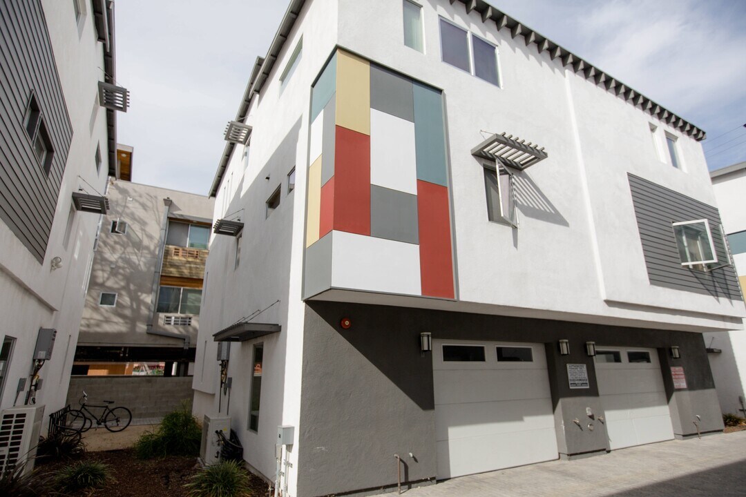 F78--1168 W. 36th Place in Los Angeles, CA - Building Photo