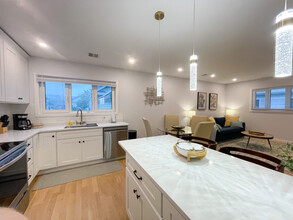 76 Thorndike St, Unit 2 in Cambridge, MA - Building Photo - Building Photo