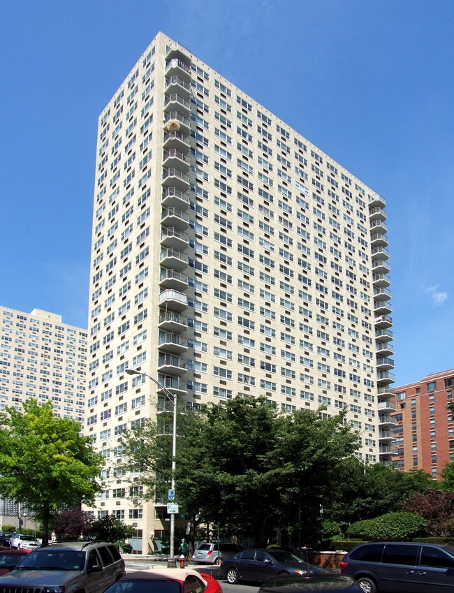 Marine View Plaza in Hoboken, NJ - Building Photo - Building Photo