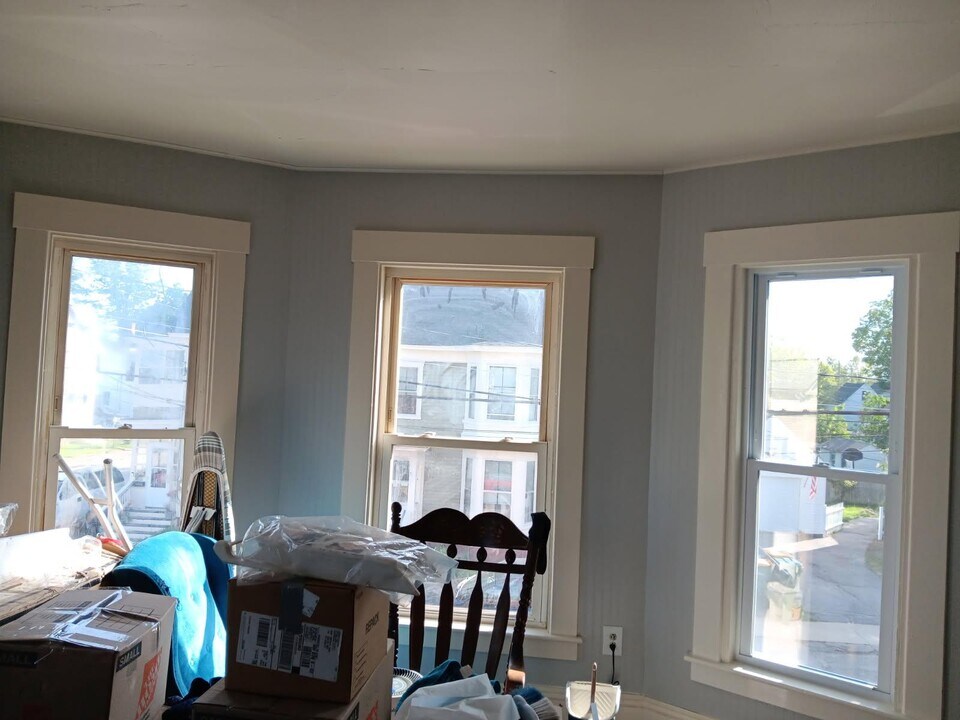 61 Lafayette St, Unit 61B in Rochester, NH - Building Photo
