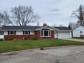 1798 Chateau Dr in Green Bay, WI - Building Photo