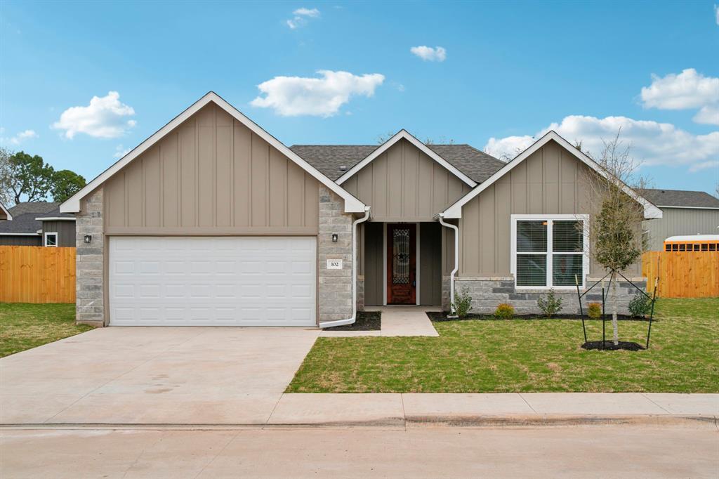 102 Callie St in Smithville, TX - Building Photo