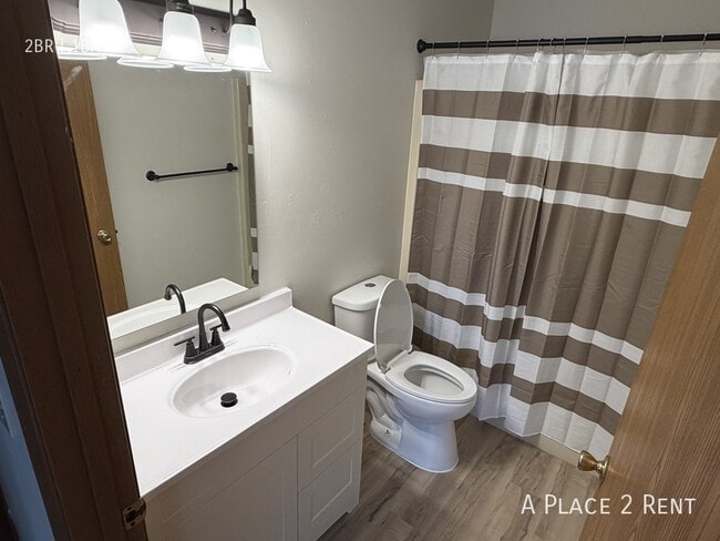 property at 1733 Hemlock Dr