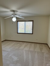 Oak Trails Apartments in Des Plaines, IL - Building Photo - Building Photo