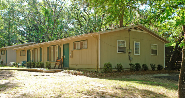 125 Columbia Dr in Tallahassee, FL - Foto de edificio - Building Photo