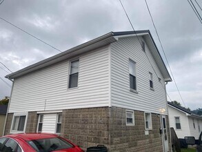 215 5th Ave, Unit 215 5th Ave Apartment A in South Charleston, WV - Building Photo - Building Photo