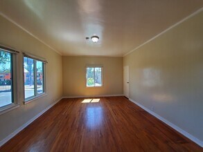 2442 W 18th St in Los Angeles, CA - Building Photo - Building Photo