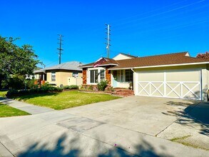 4544 Dunrobin Ave in Lakewood, CA - Building Photo - Building Photo