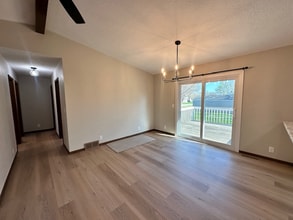 101 Ave A E in Lake Park, IA - Building Photo - Building Photo
