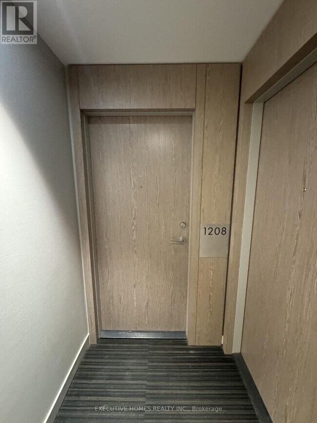 215 Queen St W in Toronto, ON - Building Photo - Building Photo