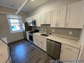 89 Park Dr, Unit 25 in Boston, MA - Foto de edificio - Building Photo