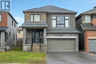 630 Hamsa St in Ottawa, ON - Building Photo