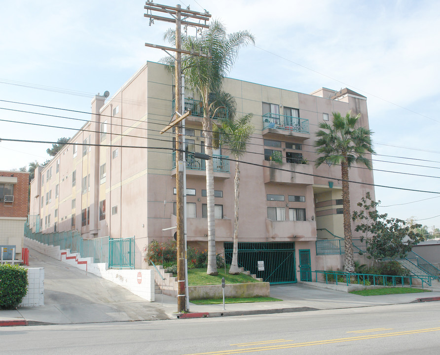 3020 Rowena Ave in Los Angeles, CA - Foto de edificio