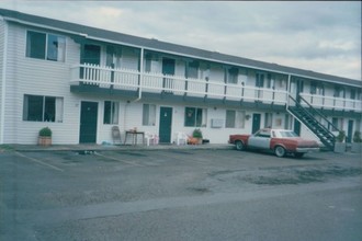 Studio West Apartments in Longview, WA - Building Photo - Building Photo