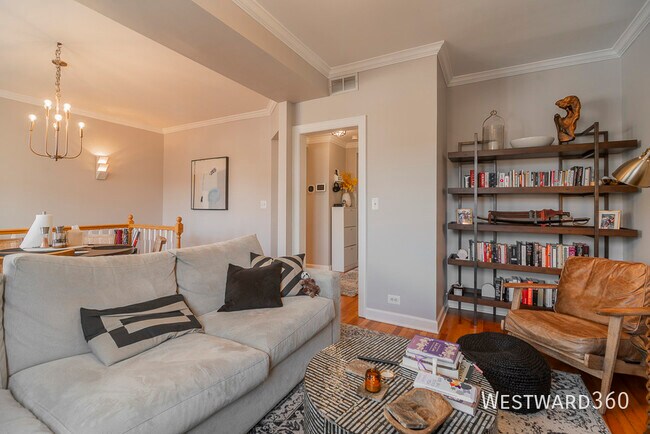 2209 N Drake Ave in Chicago, IL - Building Photo - Building Photo