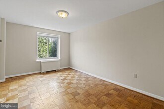 3000 Spout Run Pkwy in Arlington, VA - Building Photo - Building Photo